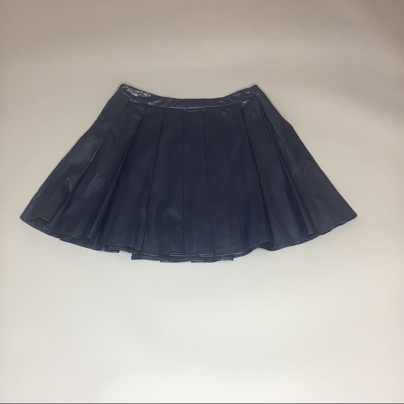 ASTR Vegan Navy Leather Pleated Mini Skirt Size Large - Picture 9 of 10